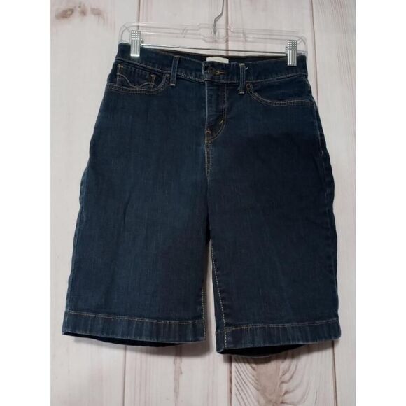 Levi Shorts Ladies 8 Perfectly Slimming Bermuda‎ - Picture 1 of 5